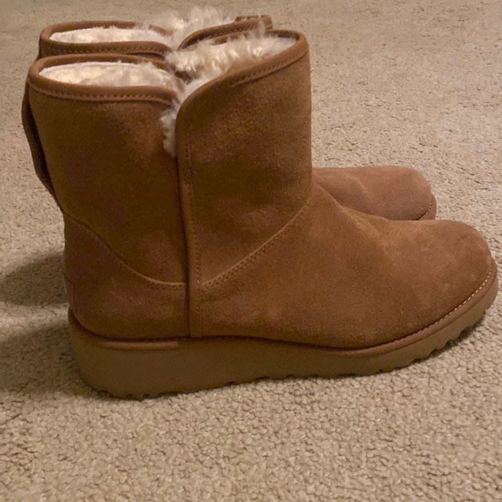 Ugg Kristin Boots size 8. EUC. Worn twice!